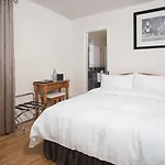 Woodside Gæstehus 4*