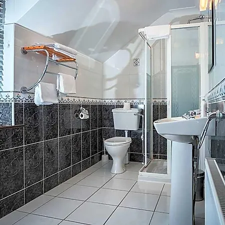 Woodside Pensión 4*